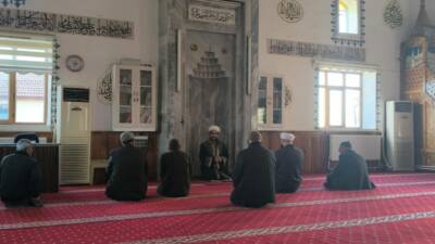 Eskil İlçe Müftülüğü, köylerde vatandaşlarla bir araya gelmeyi amaçlayan buluşmalarını