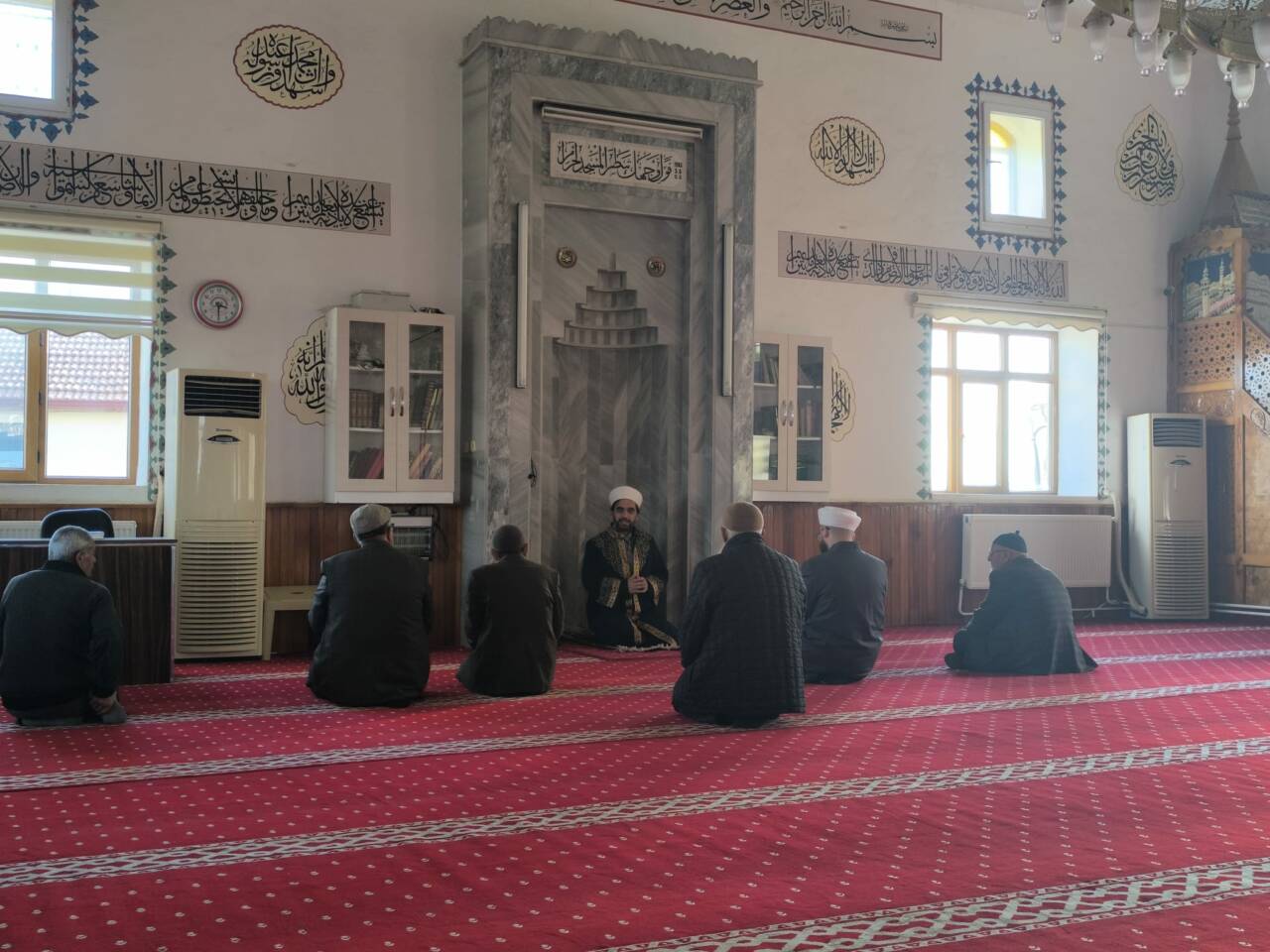 Eskil İlçe Müftülüğü, köylerde vatandaşlarla bir araya gelmeyi amaçlayan buluşmalarını