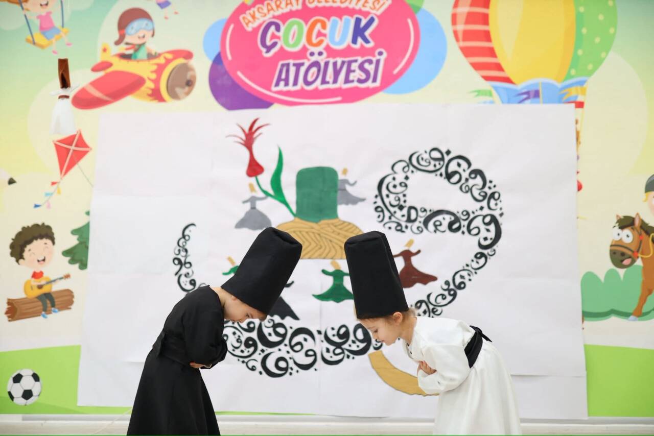 Aksaray’da Mevlana Haftası kapsamında düzenlenen özel etkinlikte, sevgi, hoşgörü ve