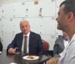 Vali Mehmet Ali Kumbuzoğlu’nun Taptuk Emre Ortaokuluna yaptığı ziyarette öne