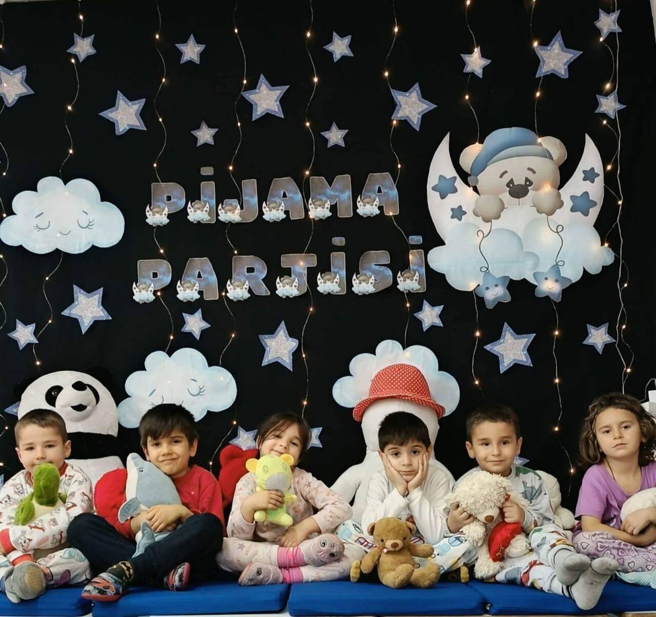 Camili Şehit Rasim Bozkurt İlkokulu Anasınıfı öğrencileri, okulda düzenlenen “Pijama