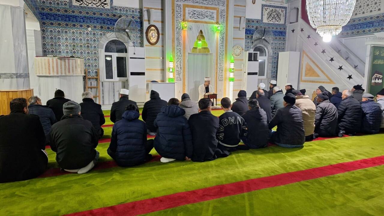Kederli köyünde Cuma sabahı düzenlenen sabah namazı programı, vatandaşların yoğun