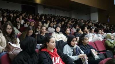 Aksaray Belediyesi, gençleri bilimle buluşturma çalışmalarına renkli bir etkinlikle devam