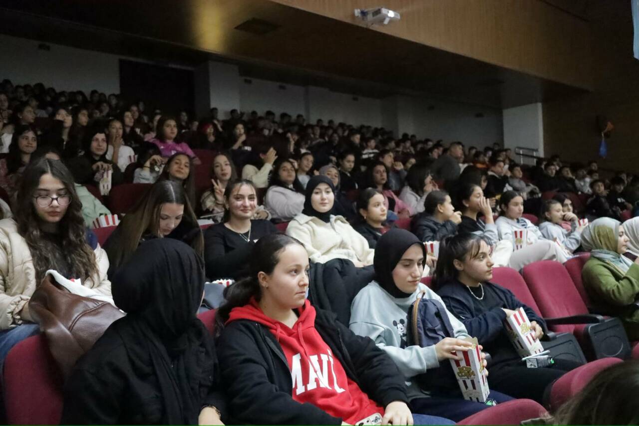 Aksaray Belediyesi, gençleri bilimle buluşturma çalışmalarına renkli bir etkinlikle devam