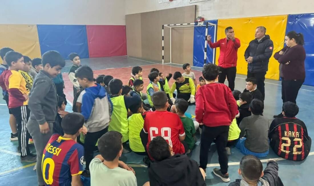 Sultanhanı ilçesinde çocuk ve gençlerin sporla buluşmasını amaçlayan futbol kursu