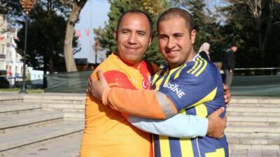 Aksaray'da Türkiye'de merakla beklenen Galatasaray–Fenerbahçe derbisi öncesi örnek bir dostluk
