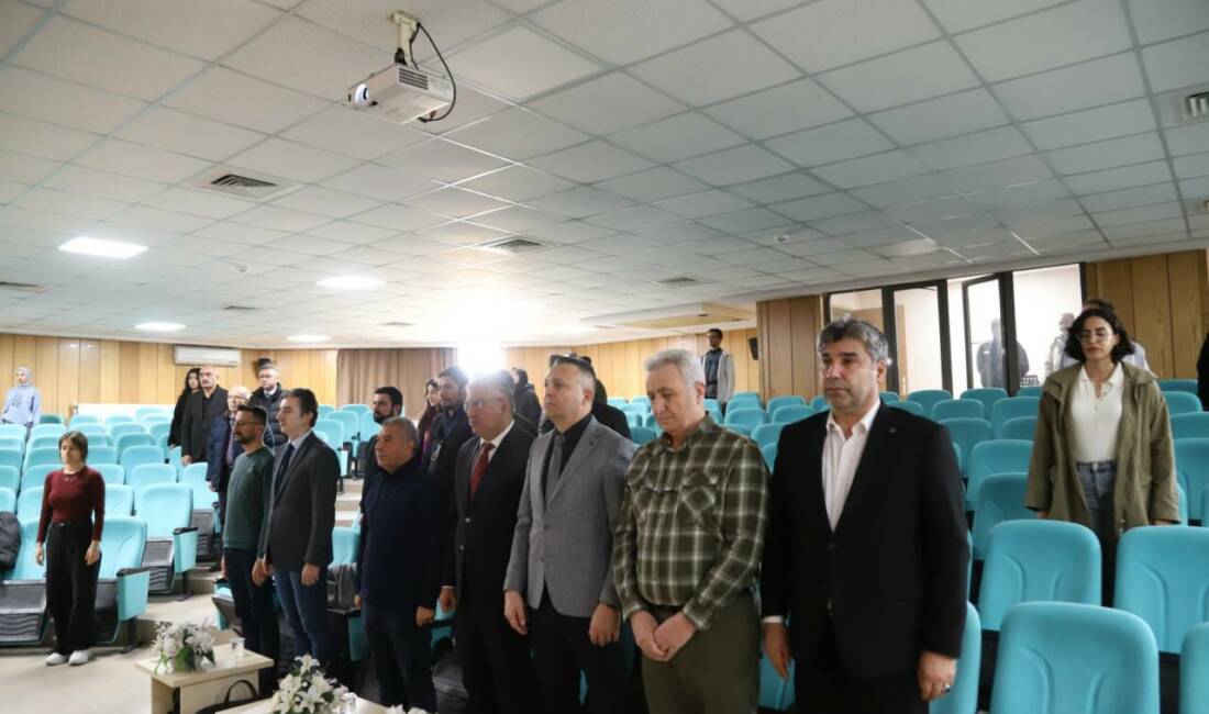  Aksaray Üniversitesinde (ASÜ) düzenlenen “Modernleşme ile Gelenek Arasında Mehmet Akif