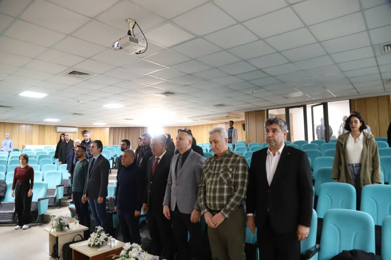  Aksaray Üniversitesinde (ASÜ) düzenlenen “Modernleşme ile Gelenek Arasında Mehmet Akif