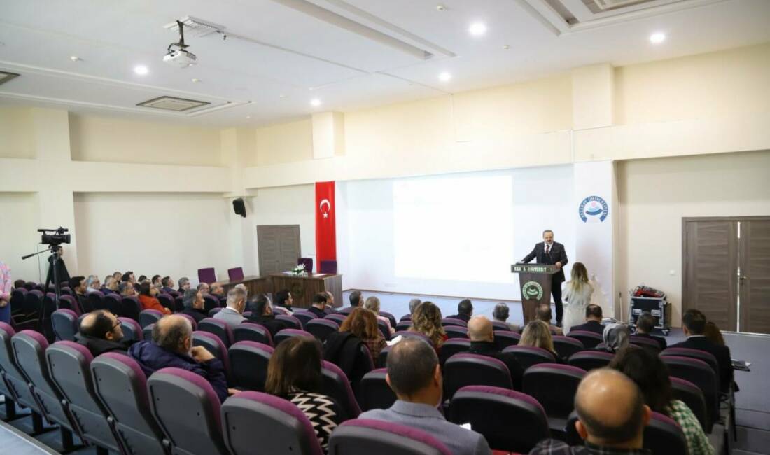 Aksaray Üniversitesinde (ASÜ) yürütülen faaliyetlerin paylaşıldığı, görüş önerilerinin alındığı Danışma