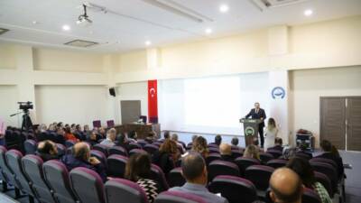 Aksaray Üniversitesinde (ASÜ) yürütülen faaliyetlerin paylaşıldığı, görüş önerilerinin alındığı Danışma