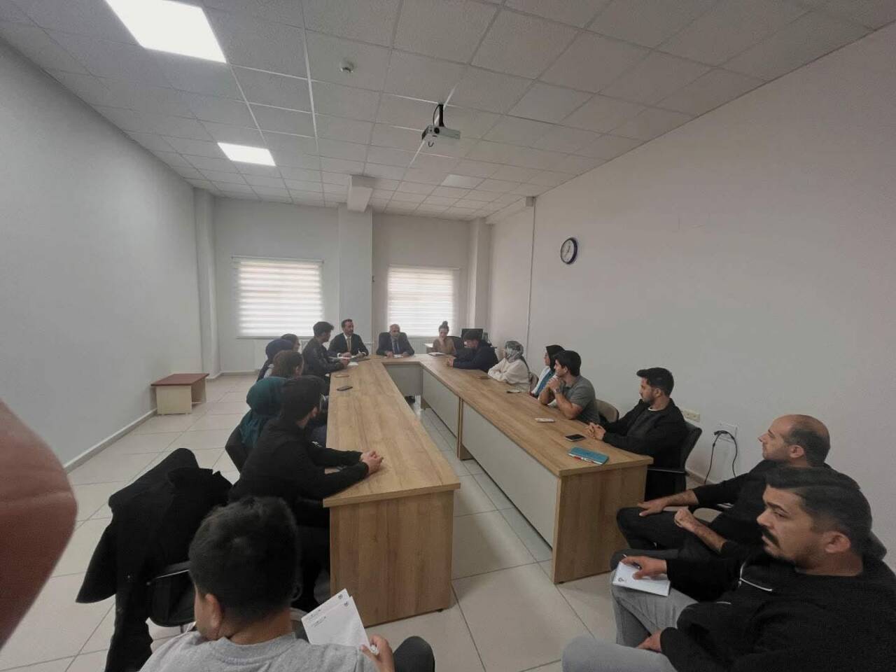 ASÜ Tıp Fakültesi’nde düzenlenen Dekan–Öğrenci Buluşmasına dönem temsilcileri ve öğrenci