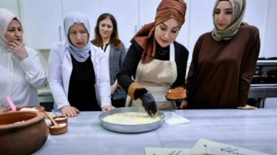 Aksaray Valisi eşi Canan Kumbuzoğlu, Sosyal Yardımlaşma ve Dayanışma Vakfı
