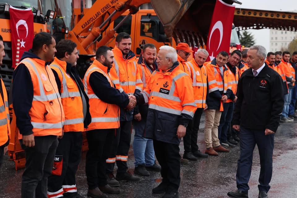 Aksaray’da kış hazırlıkları kapsamında yapılan ziyarette Aksaray Valisi Mehmet Ali