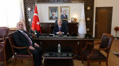 Aksaray Valisi Mehmet Ali Kumbuzoğlu, Aksaray Defterdarı olarak göreve başlayan