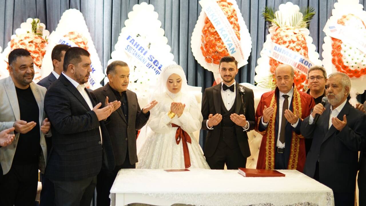 Aksaray’da düzenlenen düğün töreninde Melike Yenisan ile Demirbaş ailesinin evladı,
