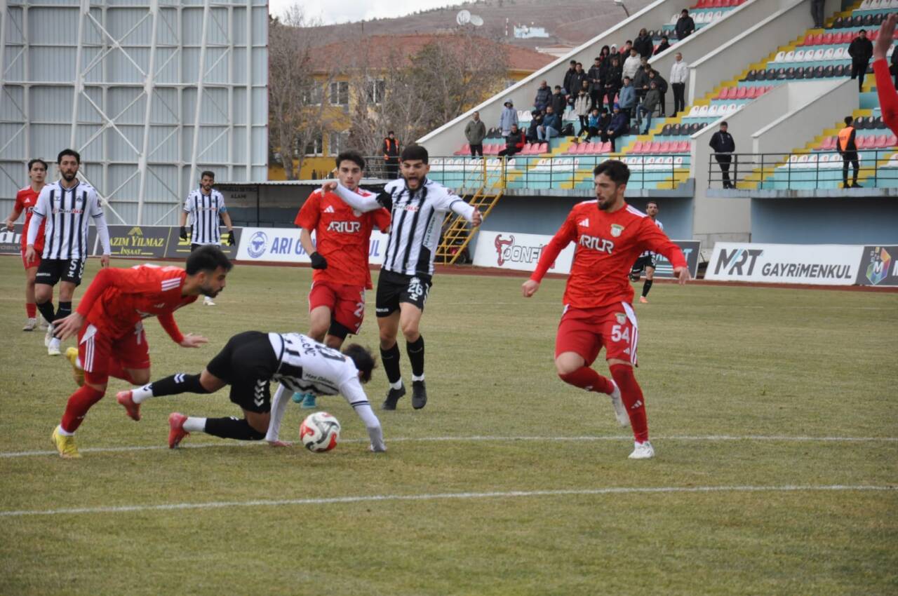 TFF 2. Lig Kırmızı Grup’ta Aksarayspor, sahasında Arnavutköy Belediyespor’a uzatma