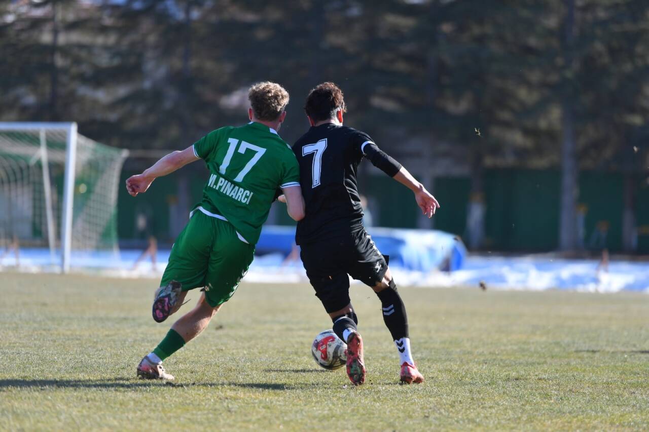 Kırşehir’de oynanan hazırlık karşılaşmasında Kuzeyboru 68 Aksarayspor ile Kırşehirspor sahadan