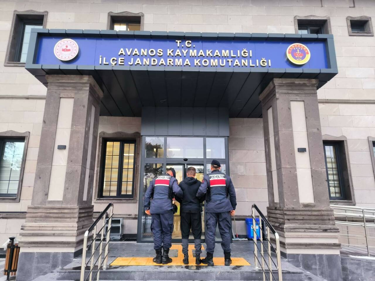 Nevşehir'in Avanos ilçesinde yaşanan olayda motosiklet üstünde akrobatik hareketler yapan