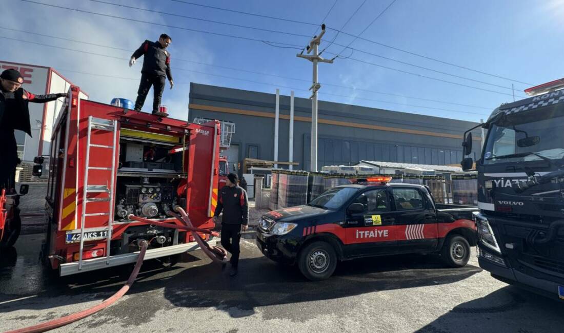 Konya'da sanayi sitesinde bulunan depoda yangın çıktı. Çıkan yangın itfaiye