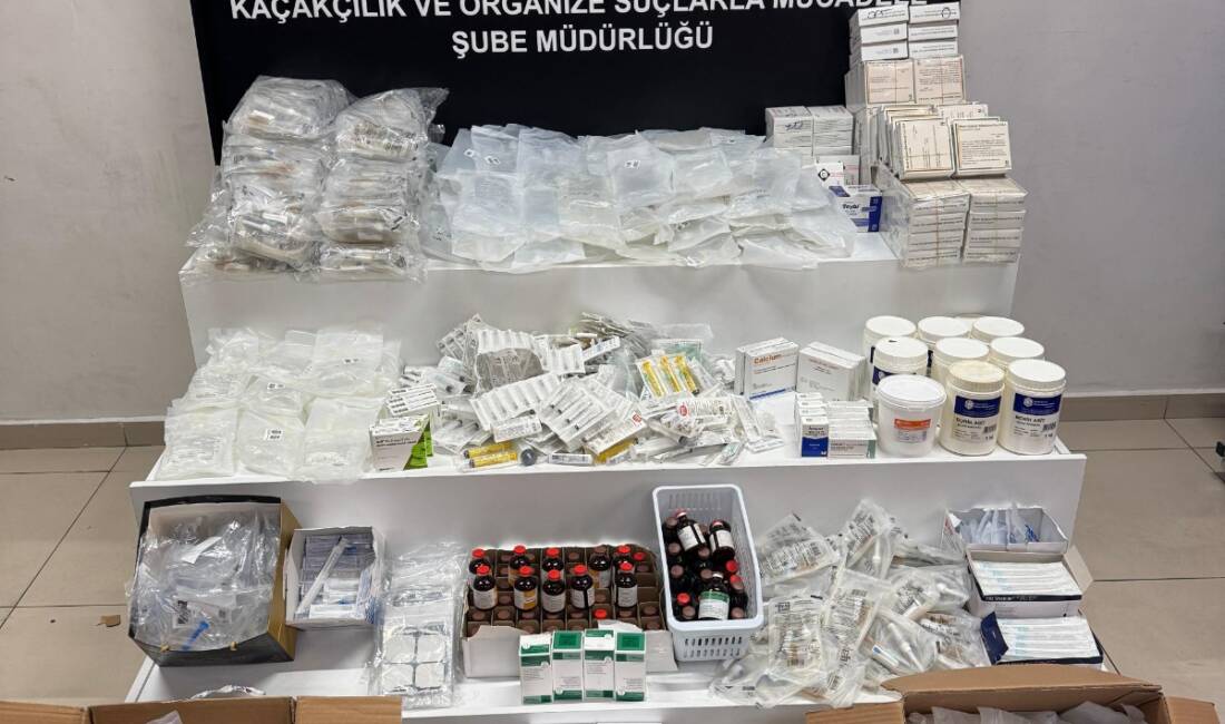 Emniyetten baskın; Kliniğe dönüştürülen evde sağlık hizmeti verdiği iddia edilen şüpheli yakalandı Konya'da İl Emniyet Müdürlüğü ekipleri tarafından kliniğe dönüştürülen evde sağlık