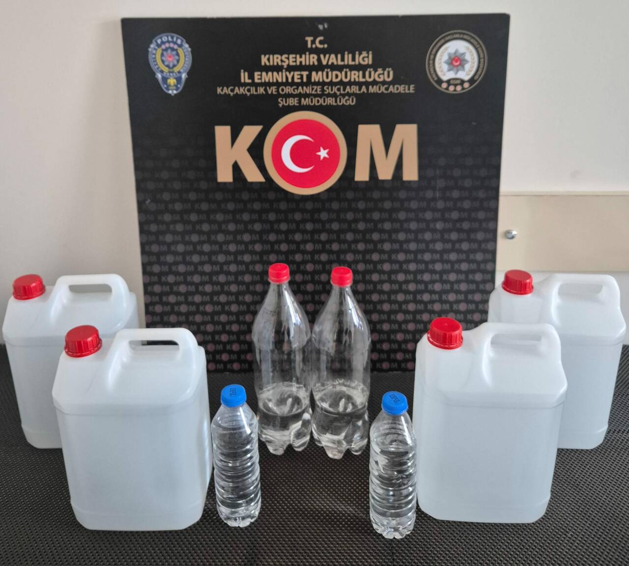 Kırşehir'de İl Emniyet Müdürlüğü  ekipleri tarafından düzenlenen sahte alkol operasyonda