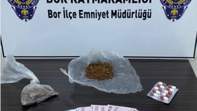 Niğde'nin Bor ilçesinde Emniyet Müdürlüğü ekipleri tarafından düzenlenen operasyonda gözaltına