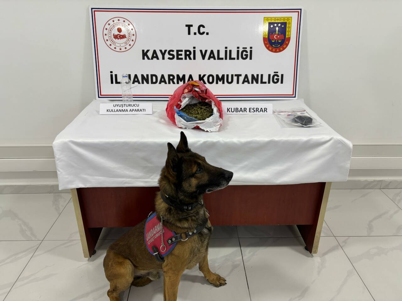 Kayseri'de jandarma ekipleri tarafından düzenlenen uyuşturucu operasyonunda 3 şüpheli gözaltına