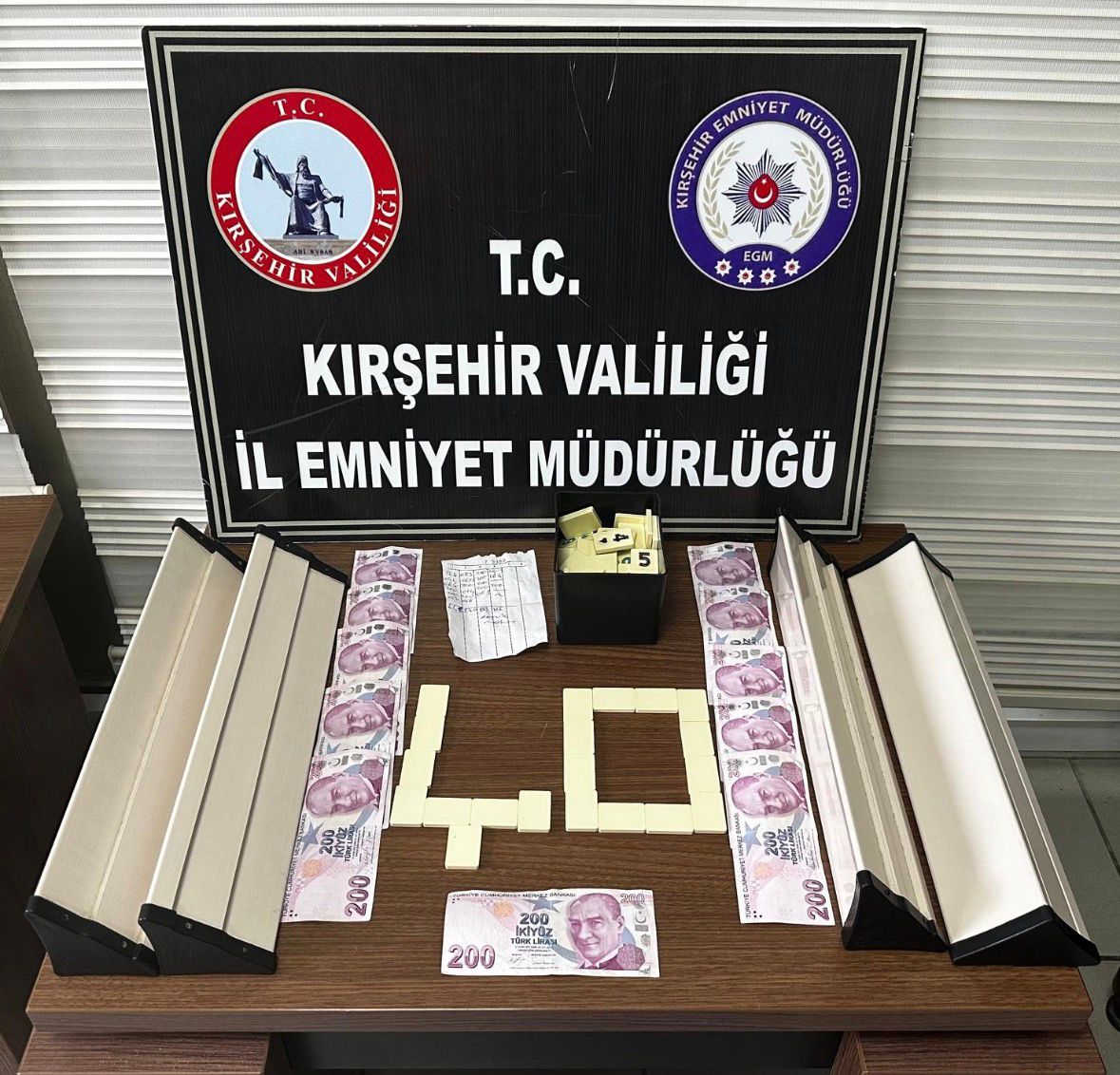 Kırşehir'de kumar oynarken yakalanan 4 kişiye 46 bin 641 lira