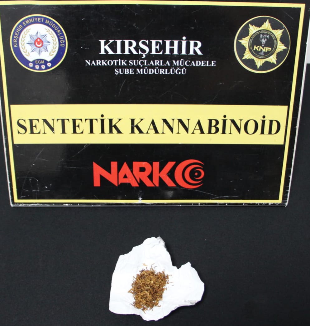 Kırşehir'de düzenlenen üç ayrı uyuşturucu operasyonunda 5 zanlı gözaltına alındı.
