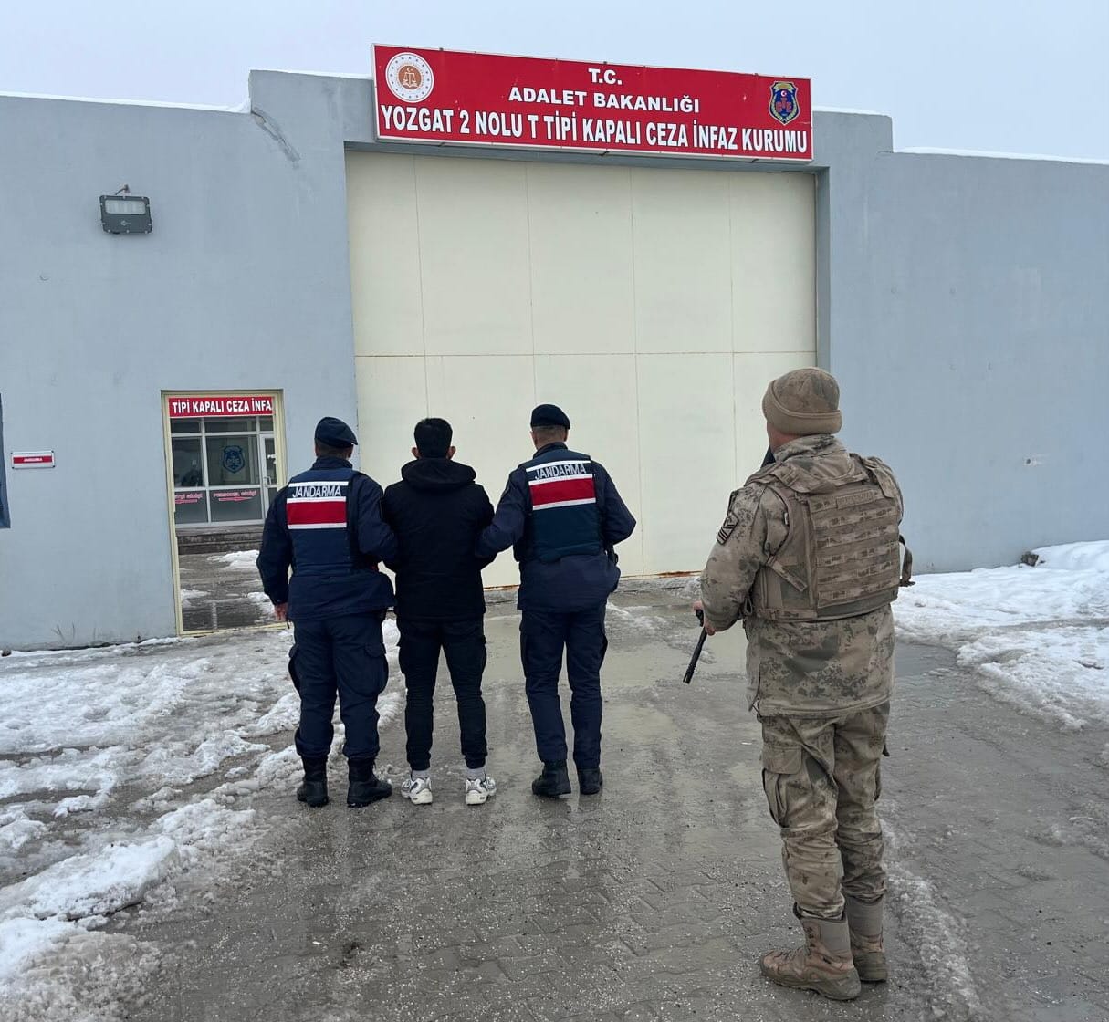 Yozgat'ta terör örgütü DEAŞ'a yönelik operasyonda yakalanan zanlı tutuklandı.
