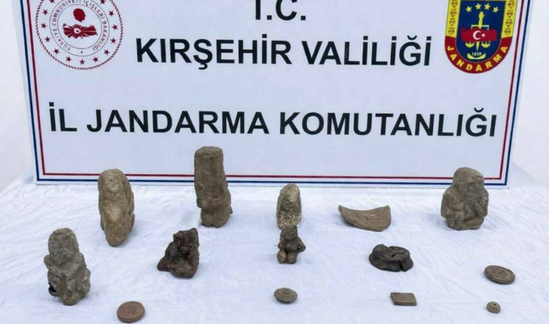 Kırşehir'de düzenlenen operasyonda tarihi eser niteliğinde olduğu değerlendirilen 14 obje