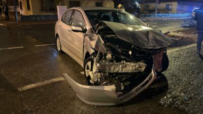 Kayseri'de otomobille hafif ticari aracın çarpıştığı kazada yaralanan 4 kişi