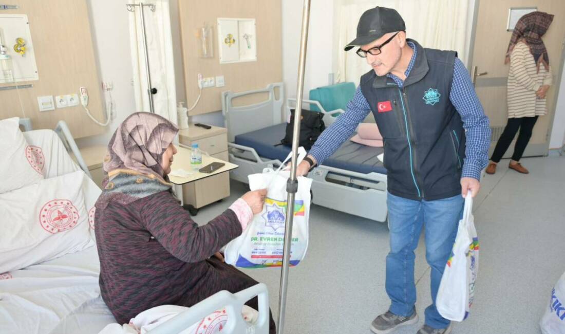 Aksaray Belediyesi, Aksaray Eğitim ve Araştırma Hastanesi’nde yatarak tedavi gören