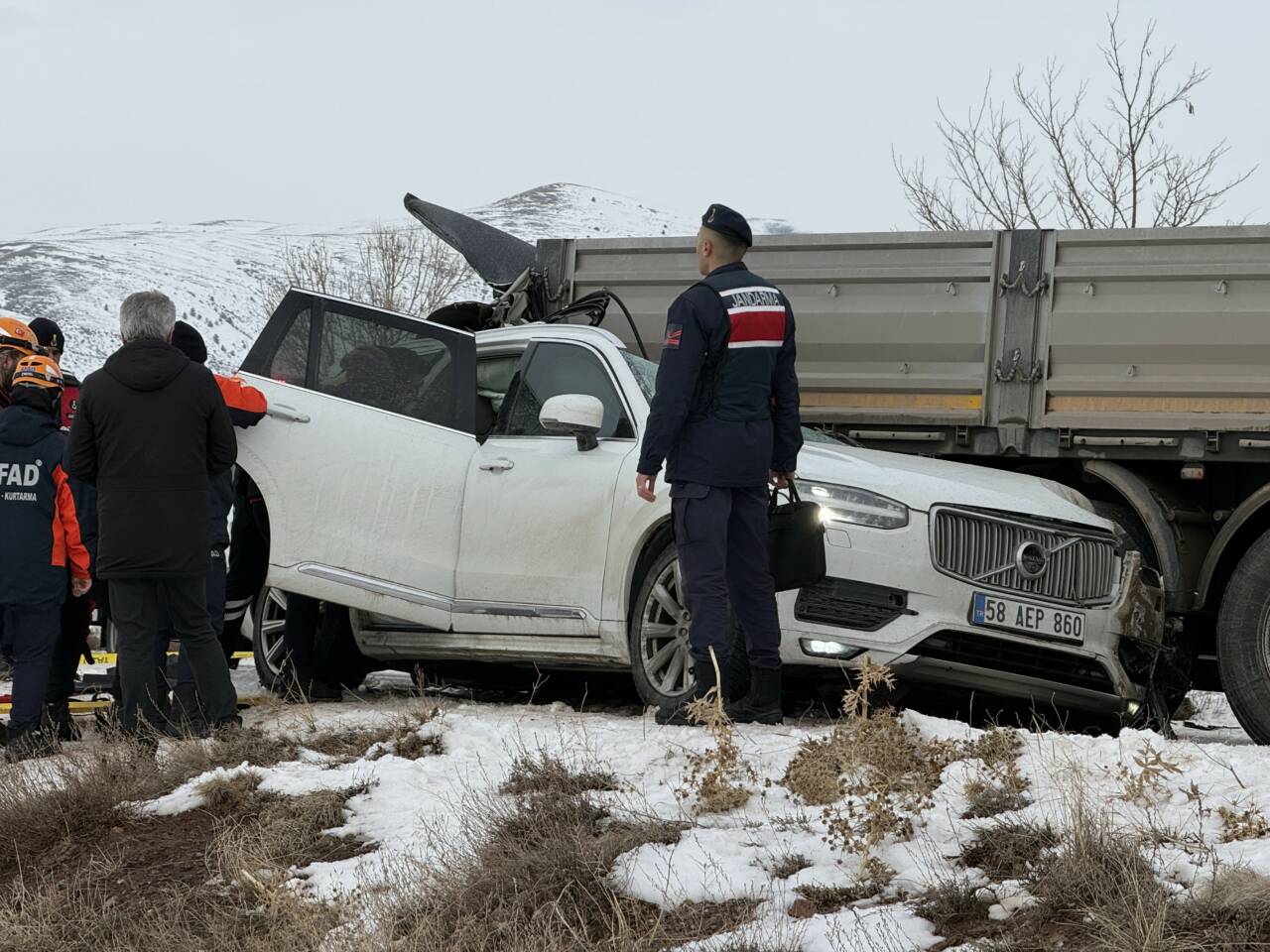  Sivas'ta meydana gelen buzlanma nedeniyle trafik kazası yaşandı. Kazada  Sivaslı