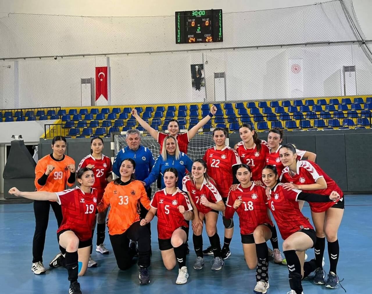 Türkiye Kadınlar Hentbol 1. Lig 8. hafta karşılaşmasında Aksaray Belediyespor,