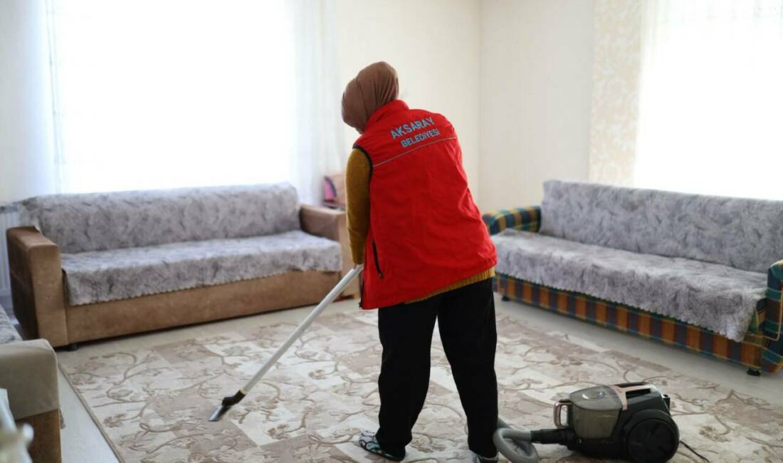 Aksaray Belediyesi tarafından başlatılan Evde Temizlik Hizmeti, yaşlı ve bakıma