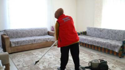 Aksaray Belediyesi tarafından başlatılan Evde Temizlik Hizmeti, yaşlı ve bakıma