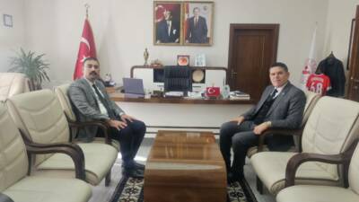 Sultanhanı Kaymakamı Bilal Göksun, Sultanhanı Belediye Başkanı Fahri Solak’ı makamında