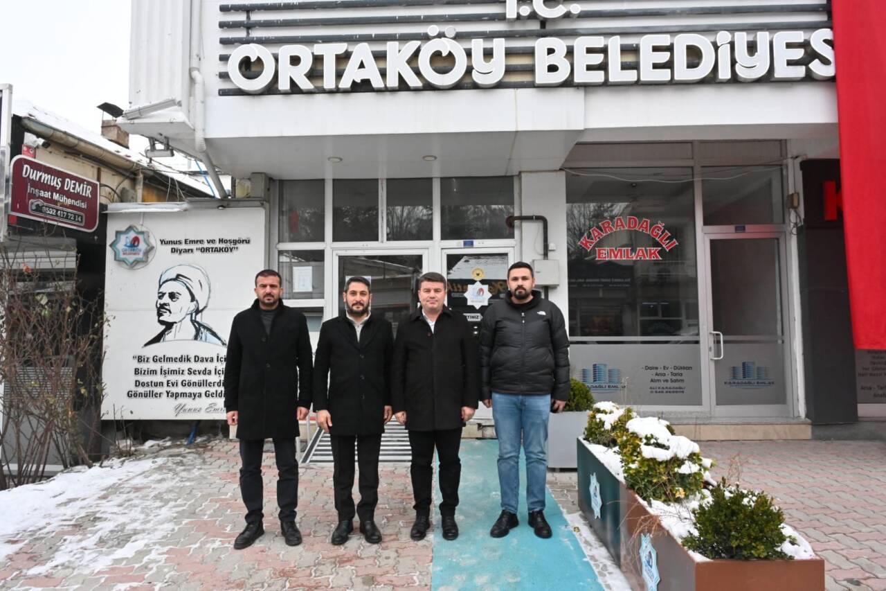 Aksaray Belediye Başkanı Evren Dinçer, Ortaköy Belediye Başkanı Ahmet Koyuncu’yu