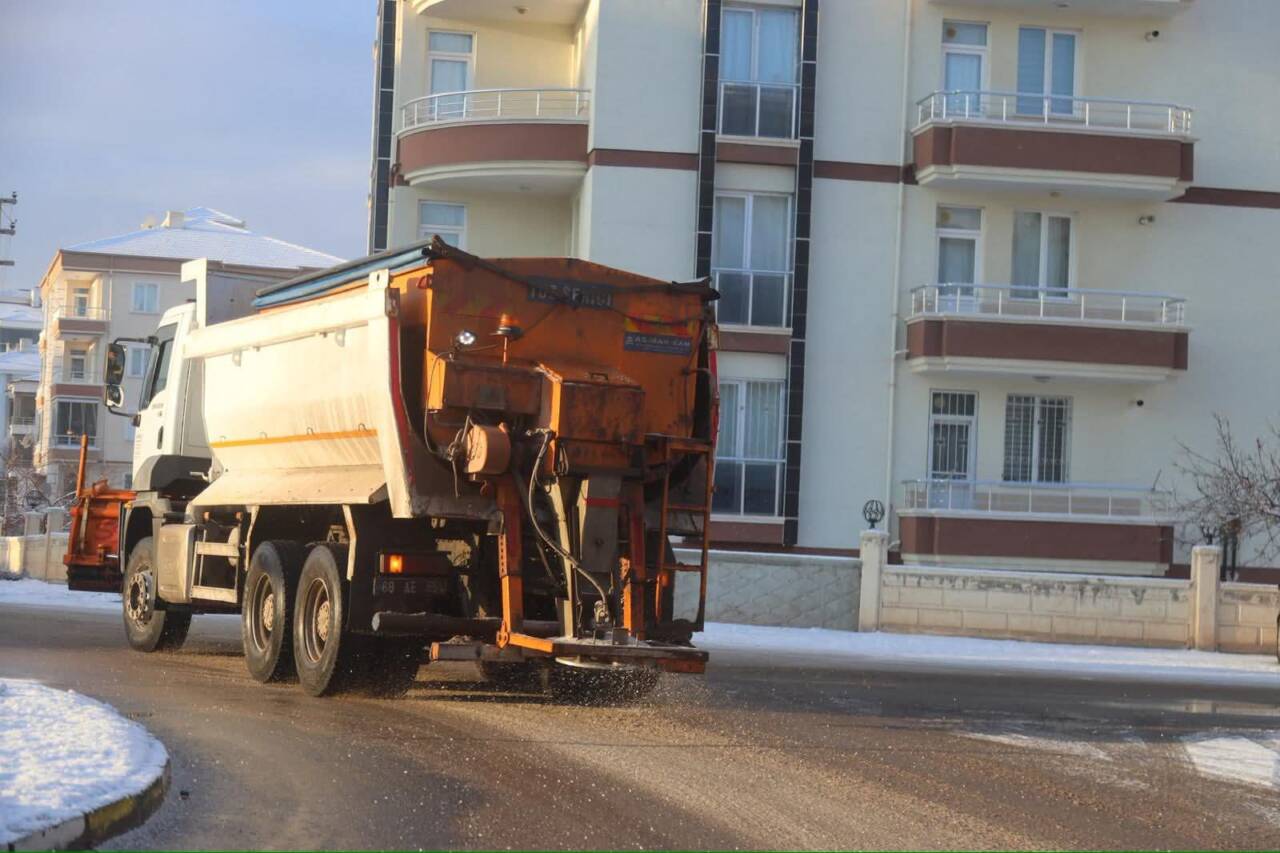 Aksaray genelinde etkisini artıran soğuk hava ve buzlanma riskine karşı
