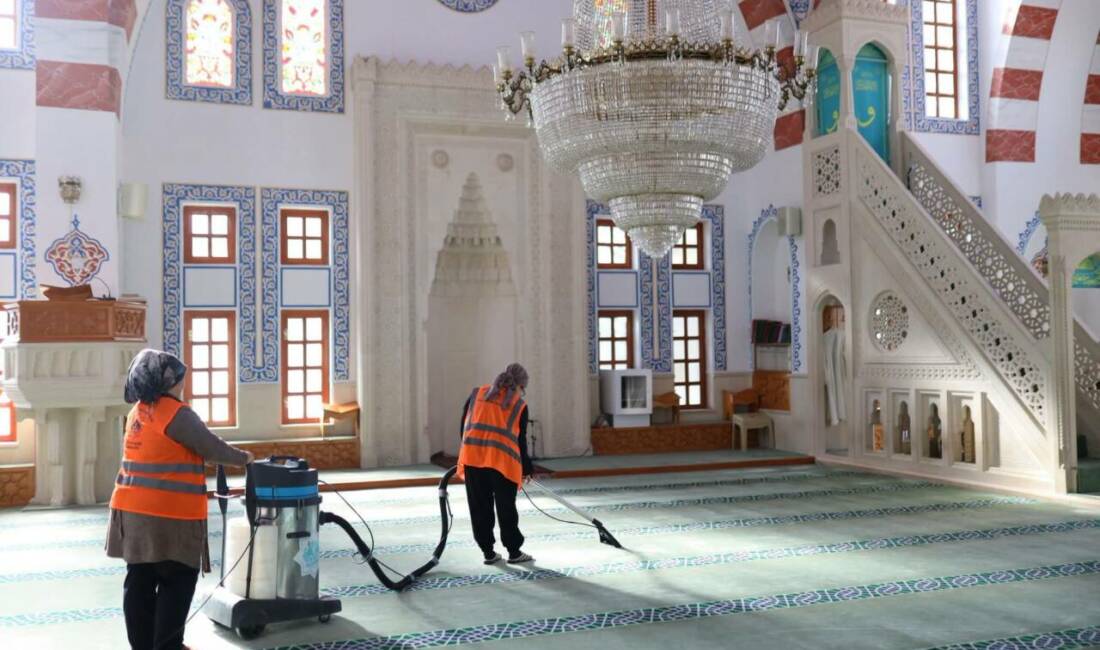 Aksaray Belediyesi, kent genelindeki cami, mescit ve ibadethanelerde düzenli temizlik