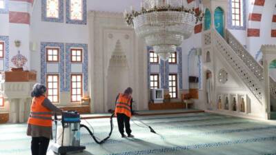 Aksaray Belediyesi, kent genelindeki cami, mescit ve ibadethanelerde düzenli temizlik