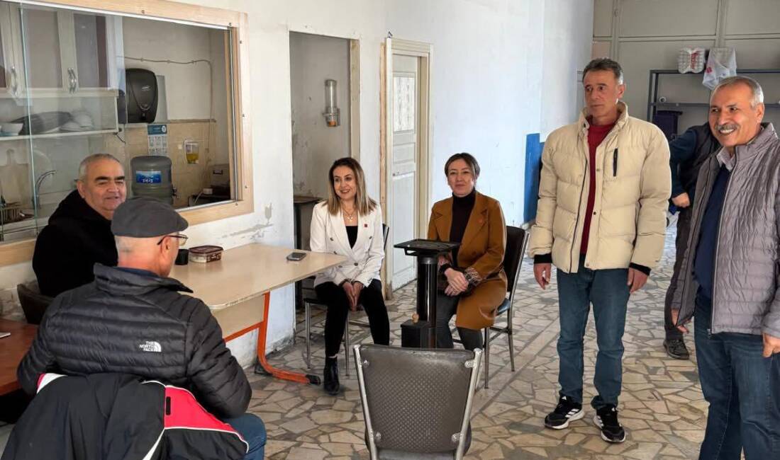 CHP Aksaray Merkez İlçe Başkanı Yasemin Turan Özdemir ve beraberindeki