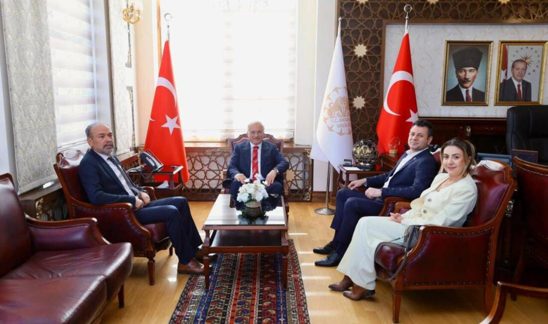 CHP Aksaray İl Başkanlığı heyeti, tayini çıkan Vali Mehmet Ali