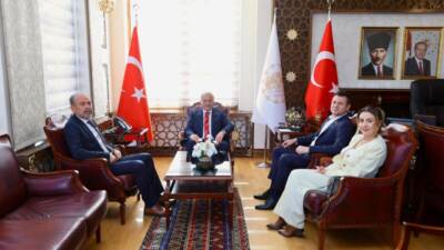 CHP Aksaray İl Başkanlığı heyeti, tayini çıkan Vali Mehmet Ali