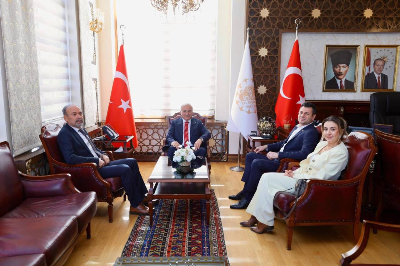 CHP Aksaray İl Başkanlığı heyeti, tayini çıkan Vali Mehmet Ali