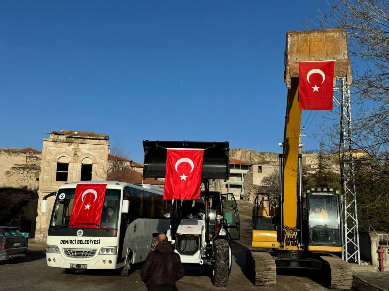 Aksaray Demirci Beldesi Belediyesi, hizmet kapasitesini artırmak amacıyla araç filosuna