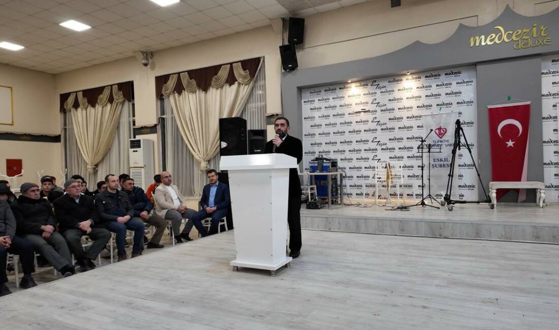 Eskil İlçe Müftüsü Seyit Böğet’in daveti üzerine ilçeye gelen İlahiyatçı