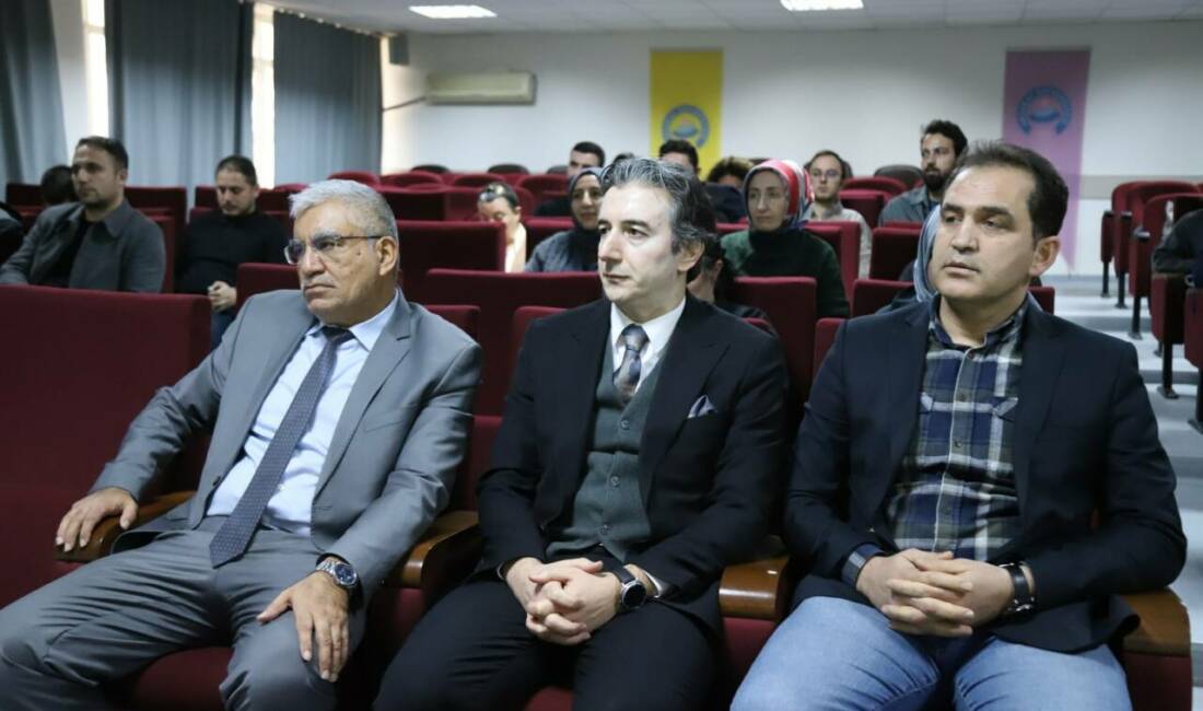 Aksaray Üniversitesi (ASÜ) Fen-Edebiyat Fakültesi’nde akreditasyon sürecine ilişkin toplantı düzenlendi.