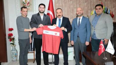 Türkiye ESpor Federasyonu yöneticileri, Aksaray Gençlik Spor İl Müdürlüğüne gerçekleştirdiği